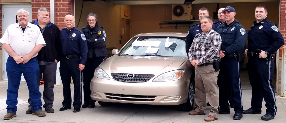 Community donates car to family in need