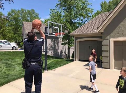 Officer shoots hoops with kids